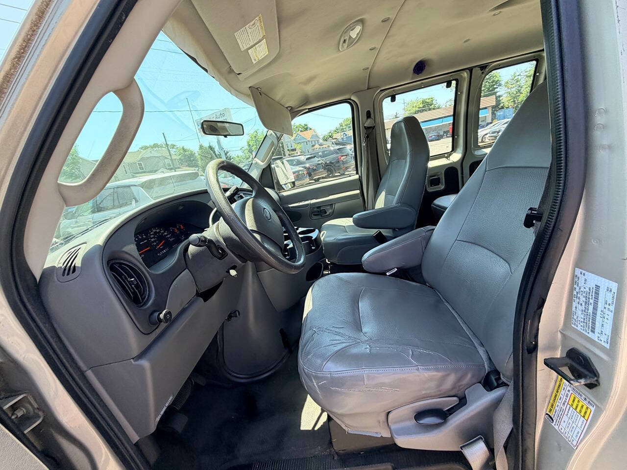 Used 2006 Ford E-350 and Econoline 350 XL RWD image 37