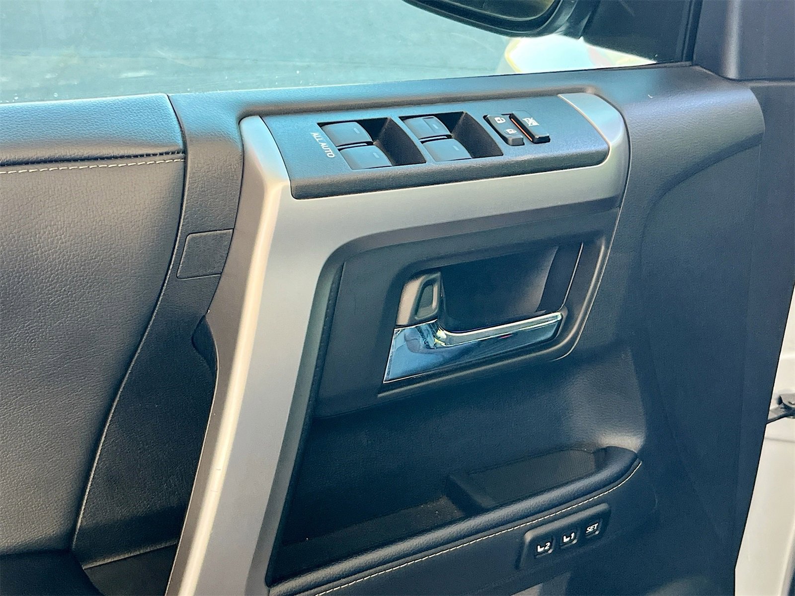 Used 2023 Toyota 4Runner Limited image 18