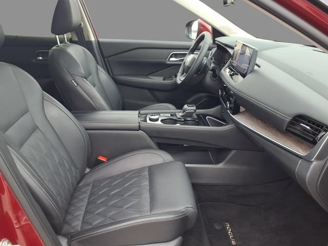 Certified 2025 Nissan Rogue Platinum w/ Tech Package AWD/4WD image 13