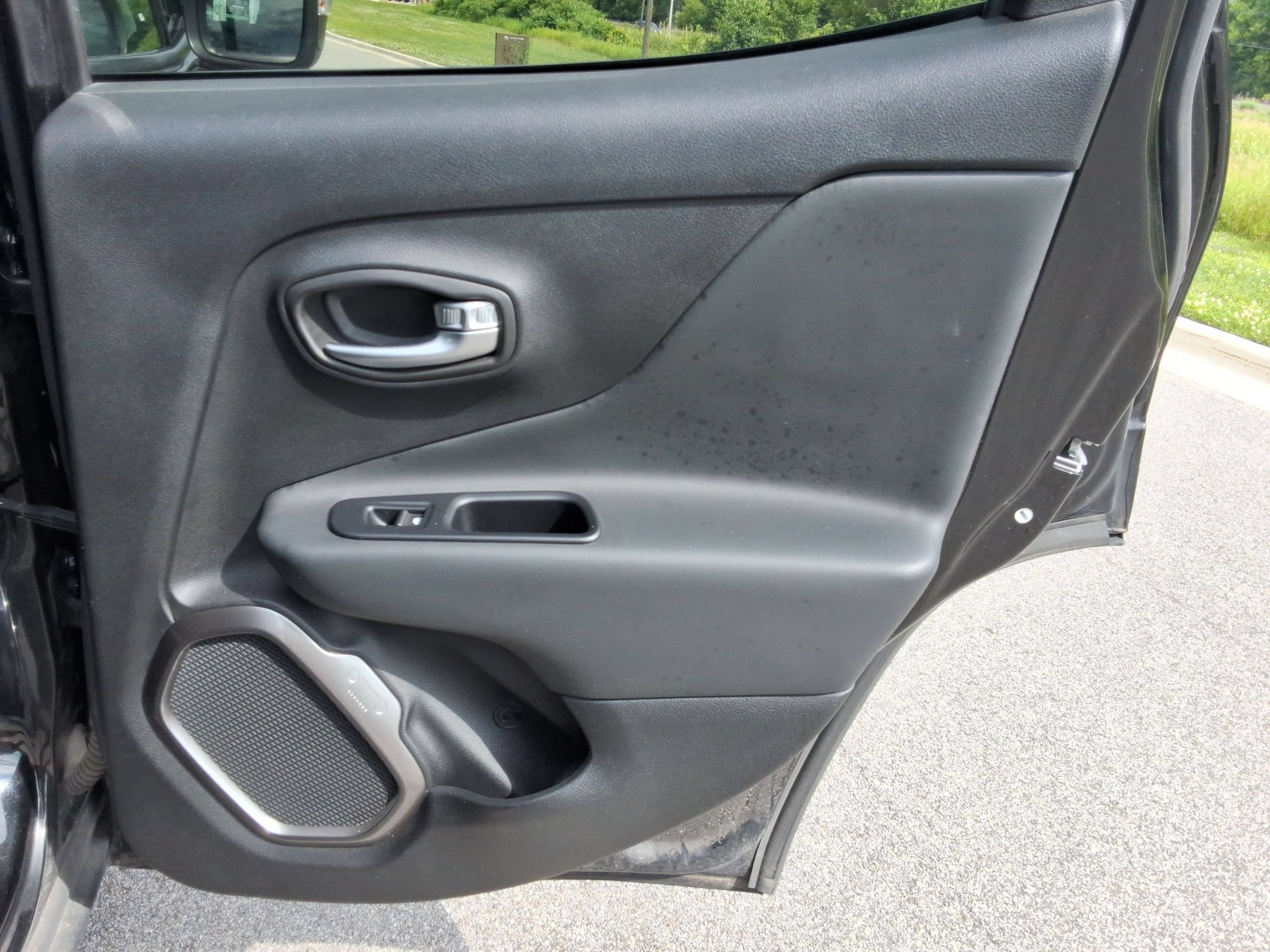 Used 2019 Jeep Renegade Limited w/ UConnect 8.4 Nav Group AWD/4WD image 24