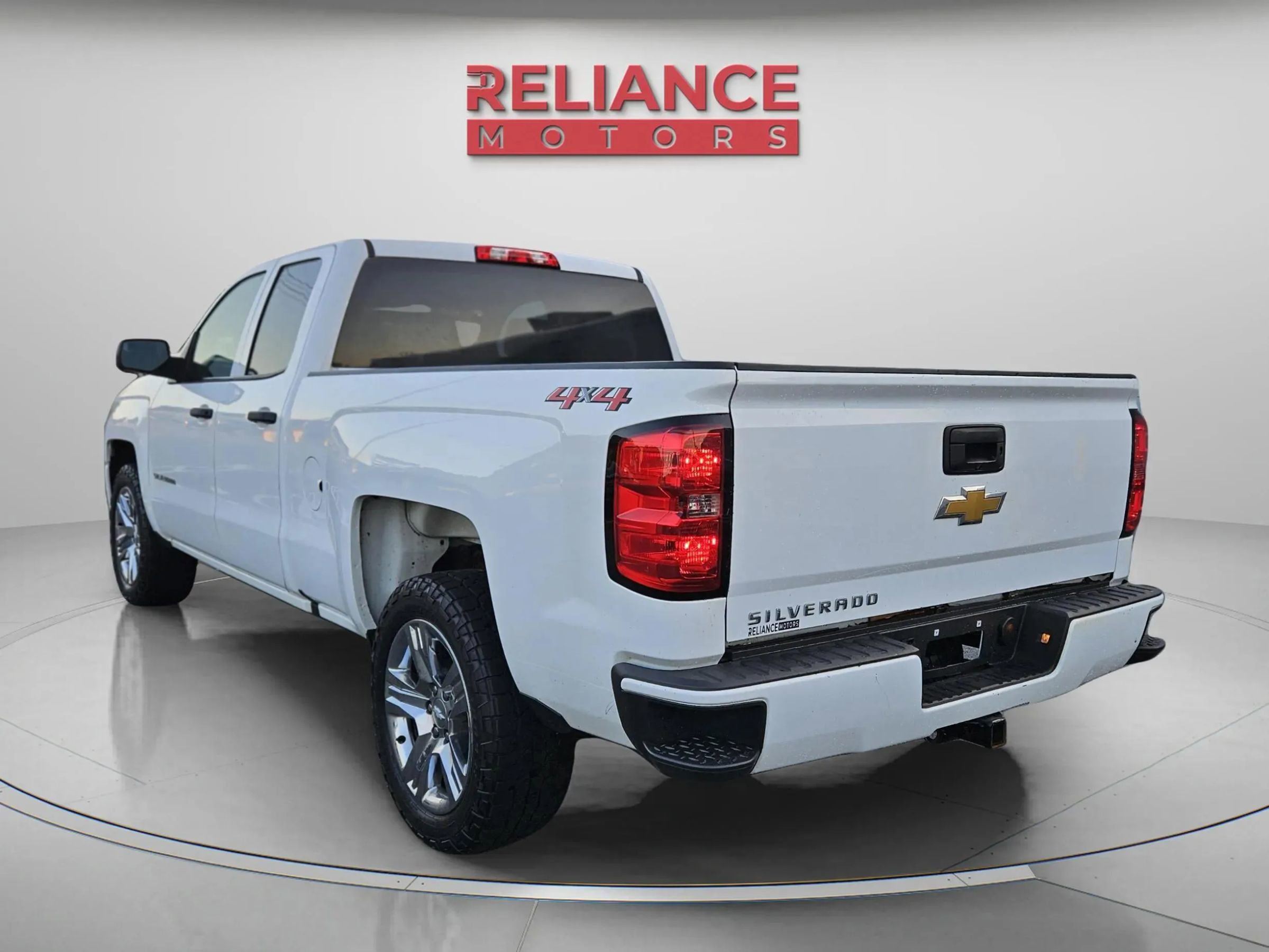 Used 2018 Chevrolet Silverado 1500 Custom w/ Trailering Package image 4