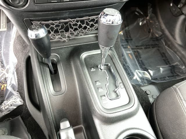 Used 2018 Jeep Wrangler Unlimited Sahara image 16