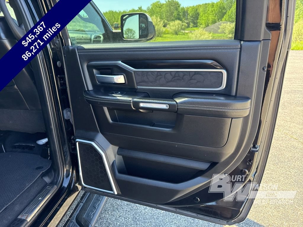 Used 2019 RAM 2500 Laramie w/ Black Appearance Package AWD/4WD image 38