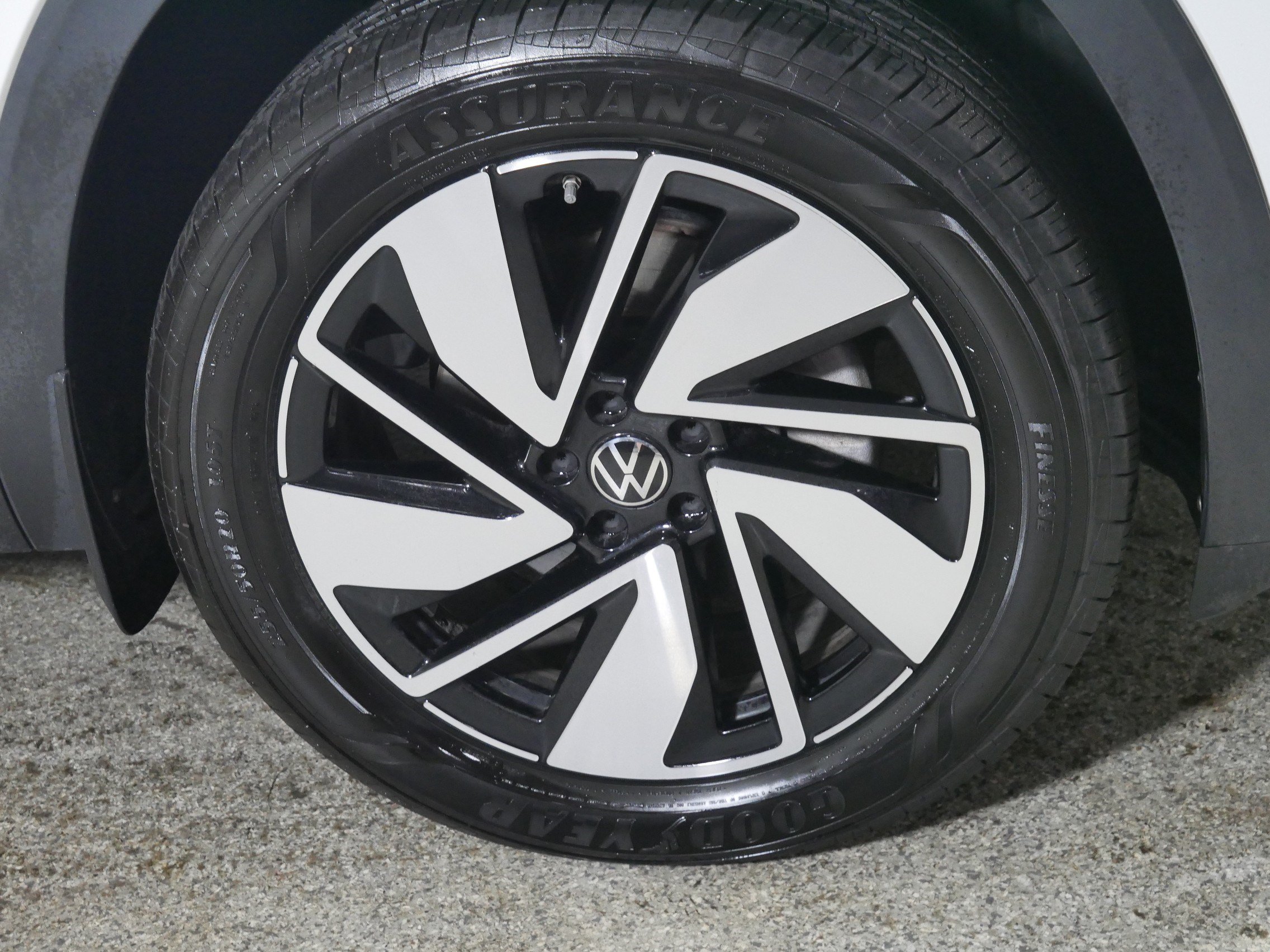 Used 2025 Volkswagen Atlas SE AWD/4WD image 15