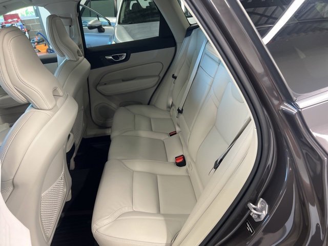 Used 2022 Volvo XC60 B6 Inscription w/ Protection Package Premier image 26