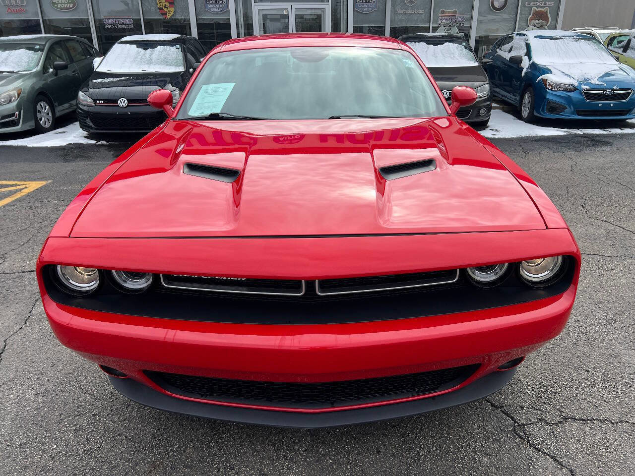 Used 2015 Dodge Challenger SXT image 5