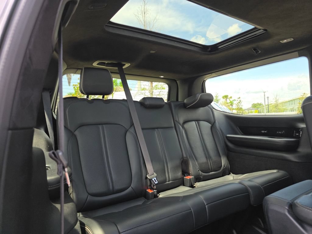 Used 2022 Jeep Grand Wagoneer Series II AWD/4WD image 20