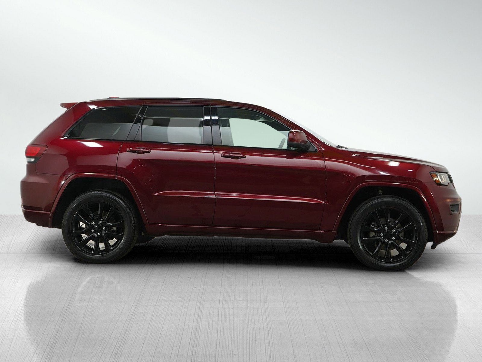 Used 2019 Jeep Grand Cherokee Altitude RWD image 6