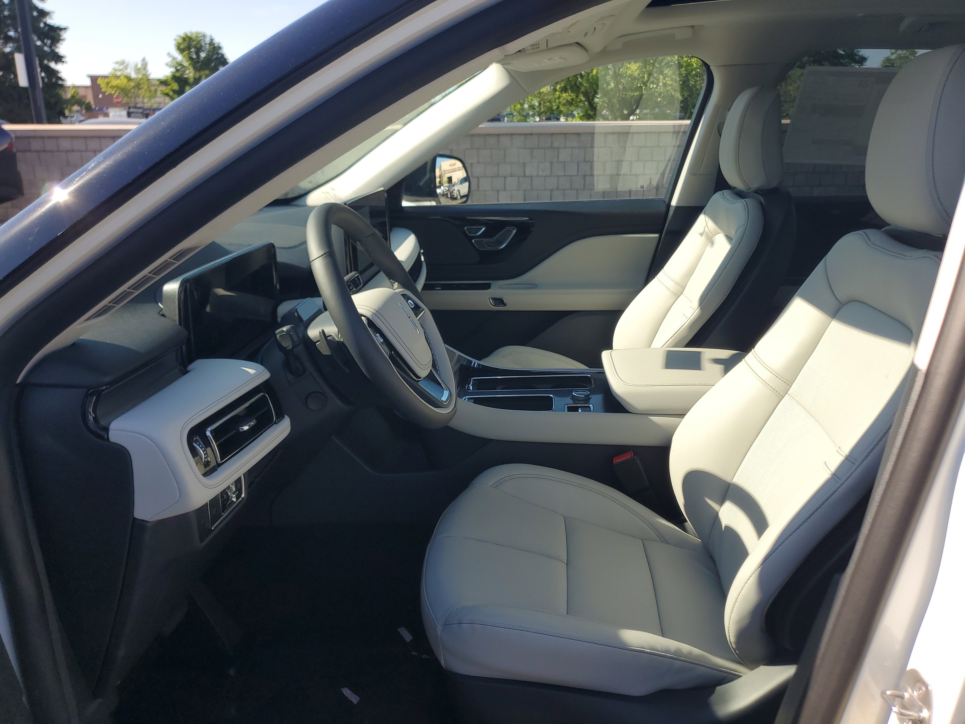 New 2026 Lincoln Aviator AWD image 11
