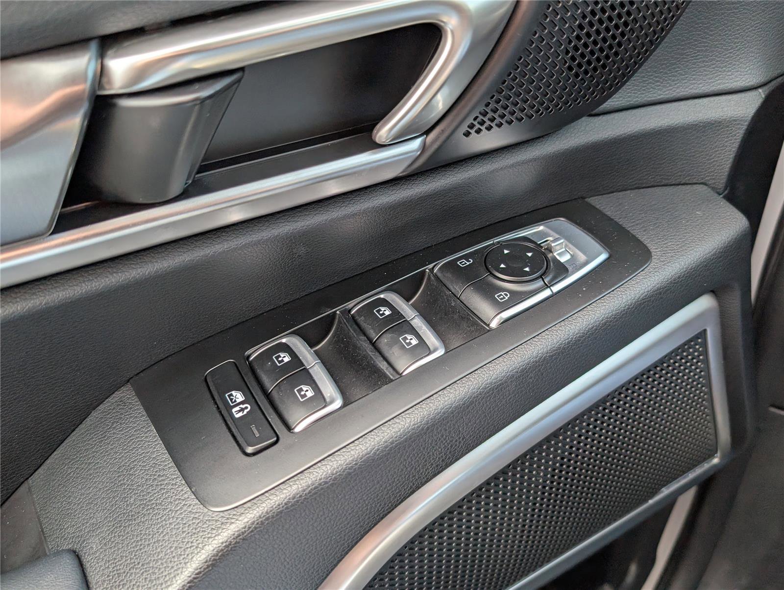 Used 2024 Kia Telluride LX image 18