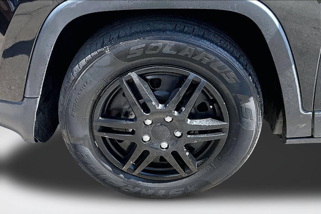 Used 2016 Jeep Cherokee Sport w/ Cold Weather Group FWD image 33