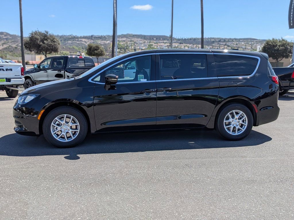 Used 2026 Chrysler Voyager LX image 2
