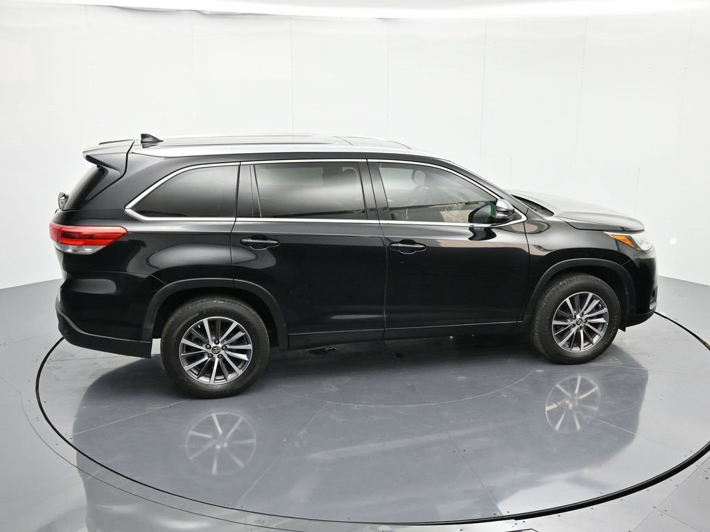 Used 2017 Toyota Highlander image 30