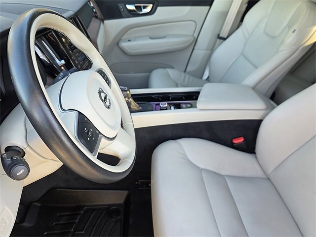 Used 2021 Volvo XC60 T5 Momentum w/ Premium Package image 10