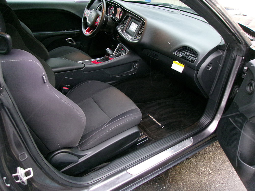 Used 2015 Dodge Challenger R/T RWD image 11