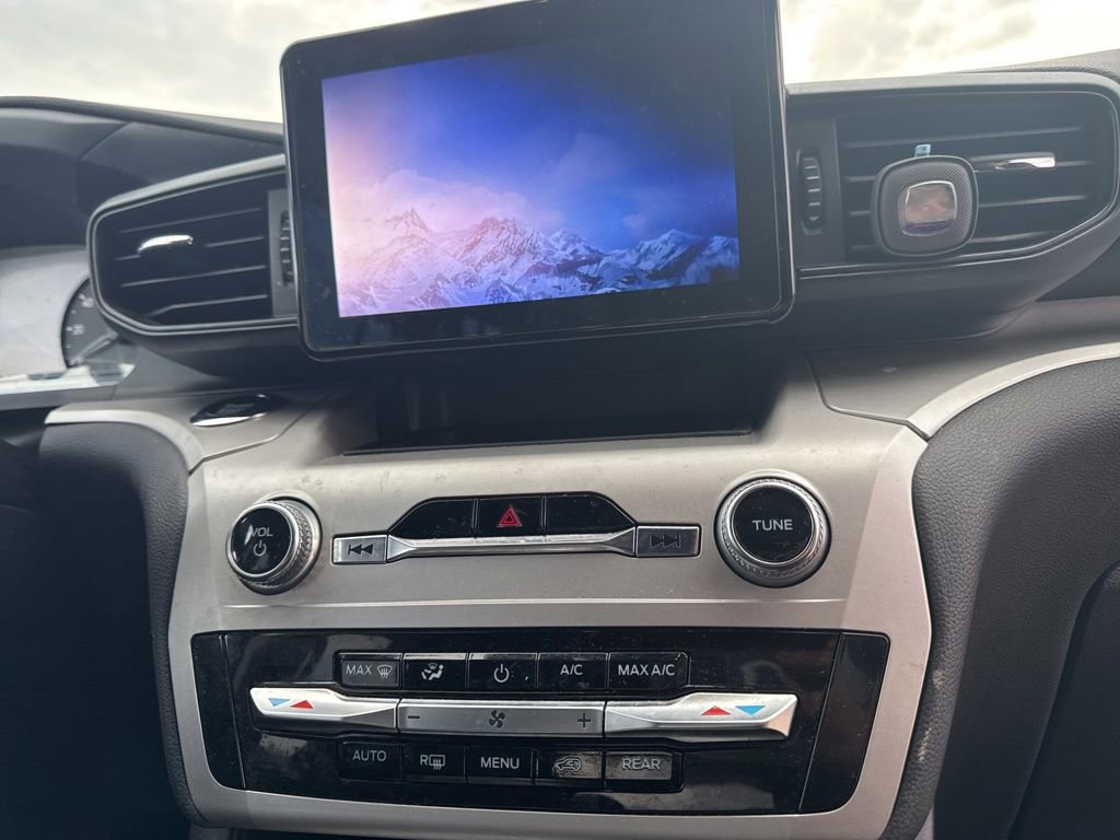 Used 2020 Ford Explorer XLT AWD/4WD image 19