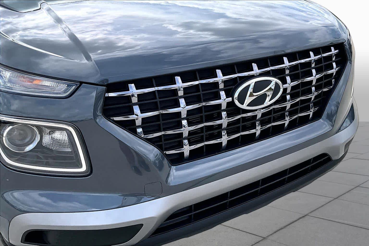Used 2026 Hyundai Venue SEL FWD image 30
