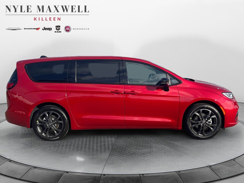 New 2026 Chrysler Pacifica Select image 17