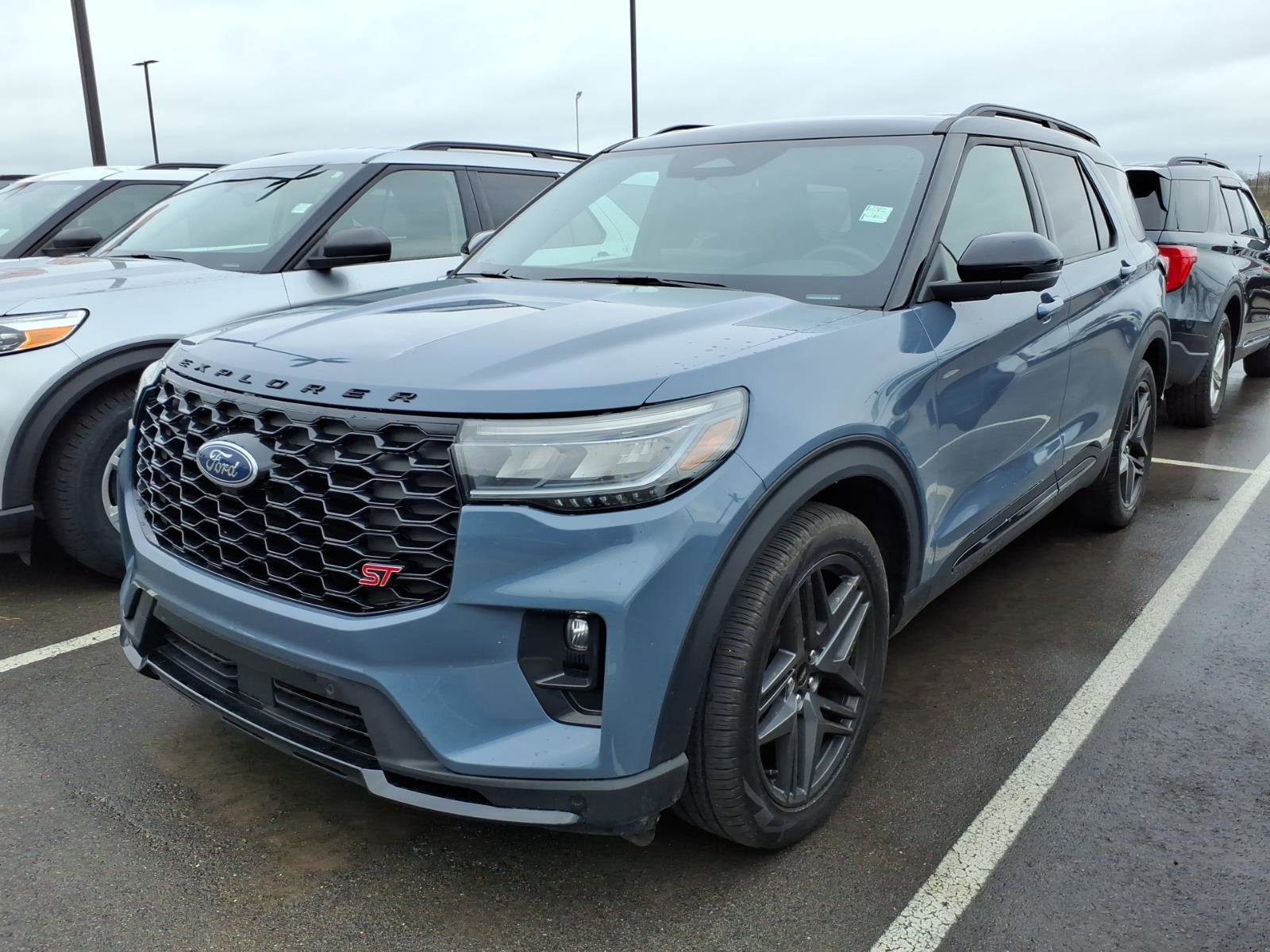 Certified 2025 Ford Explorer ST image 3