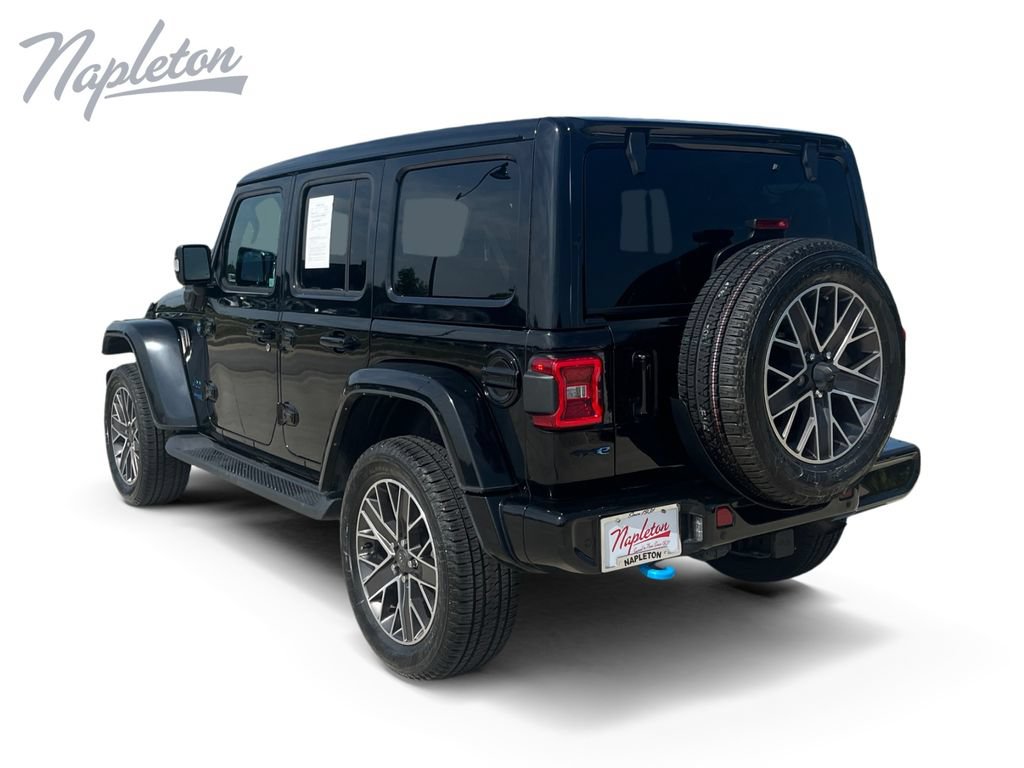 Used 2022 Jeep Wrangler Unlimited Sahara AWD/4WD image 3
