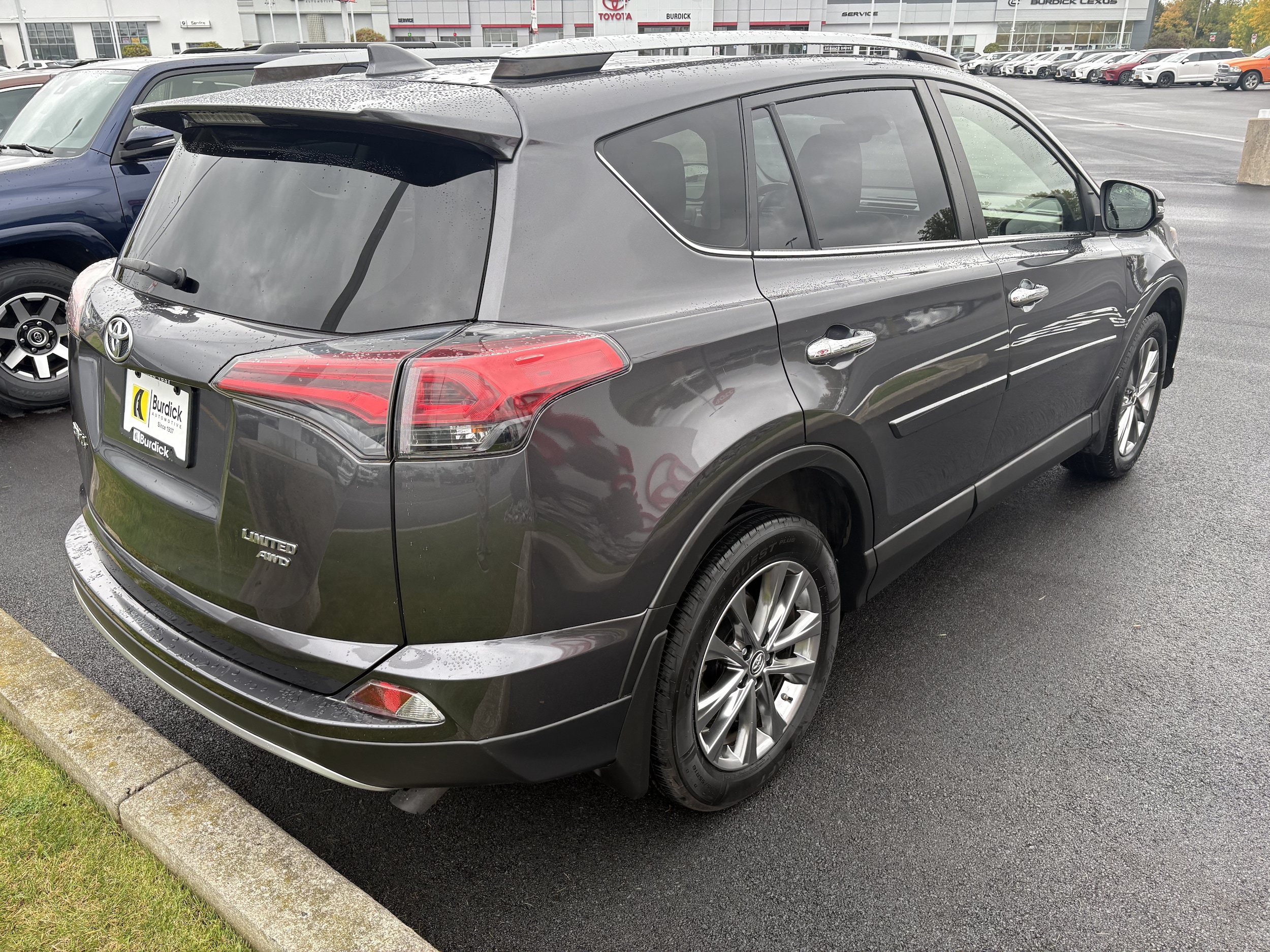 Used 2018 Toyota RAV4 Limited AWD/4WD image 6