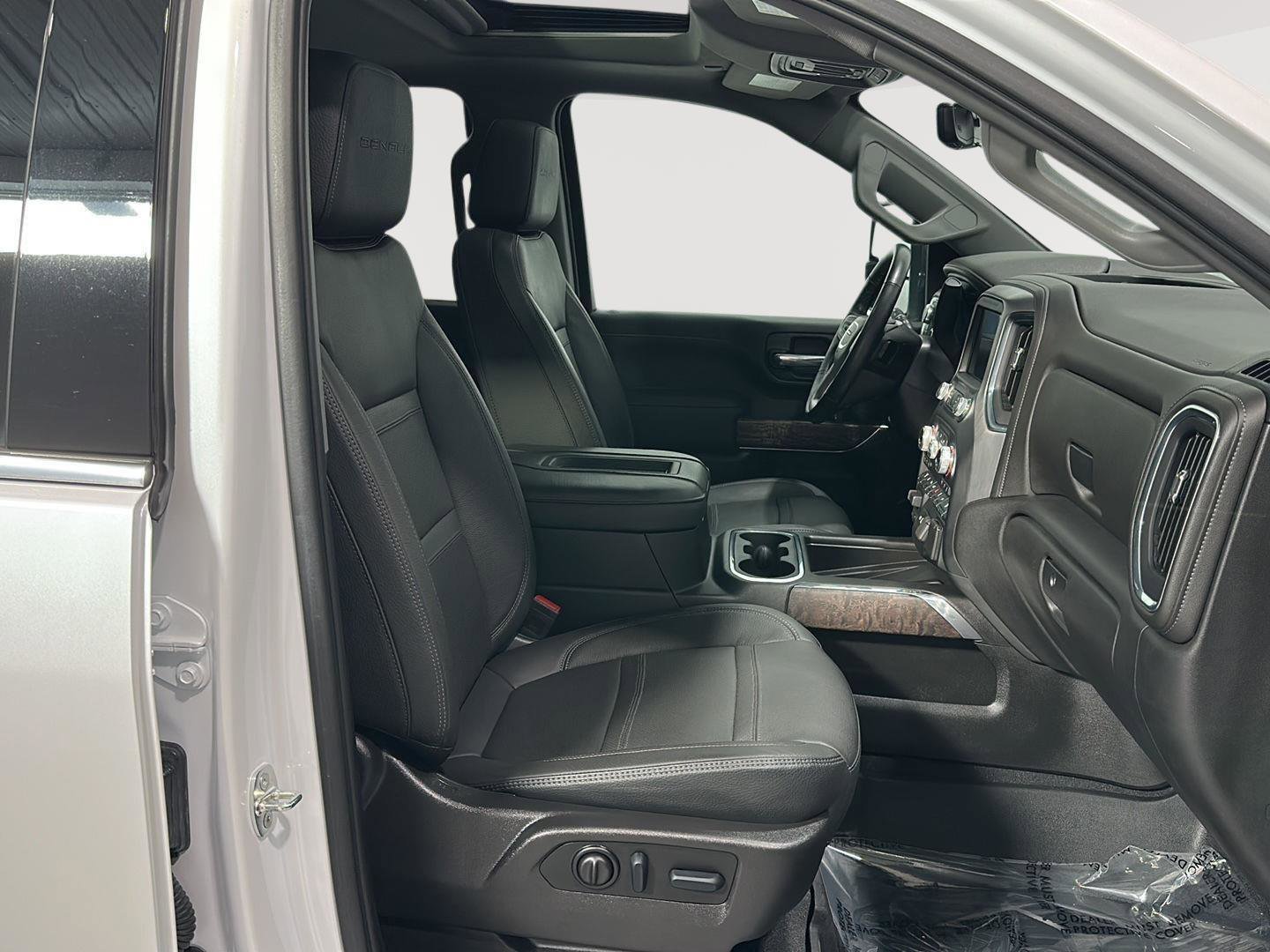 Used 2022 GMC Sierra 3500 Denali w/ Denali Ultimate Package image 30