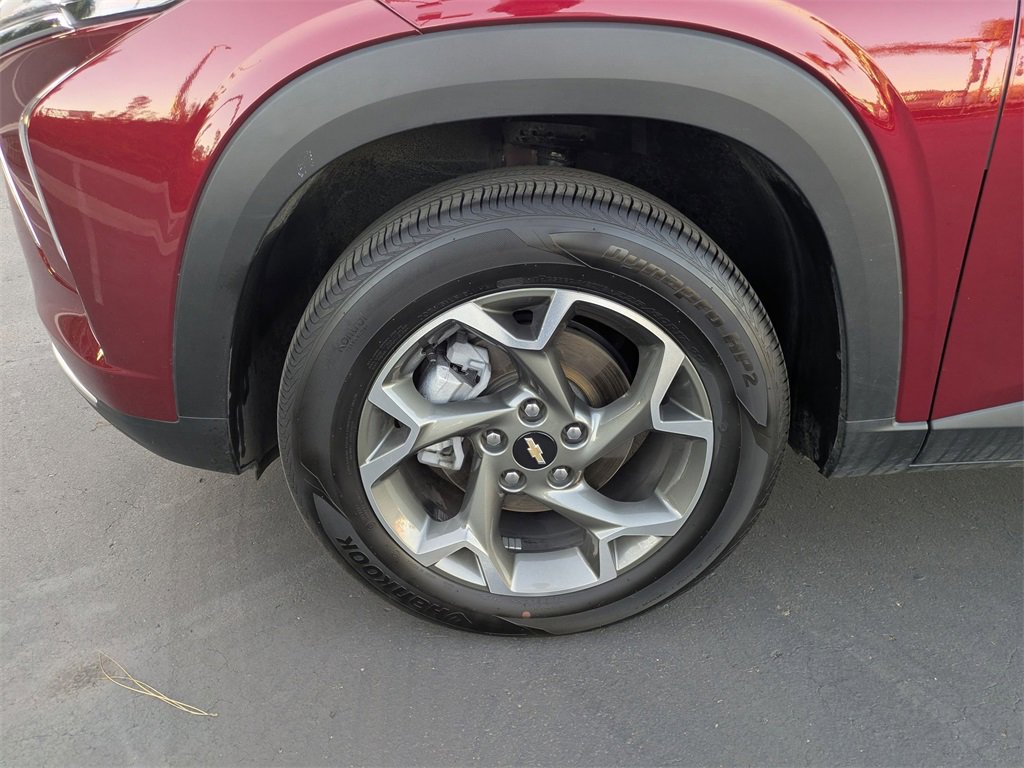 Used 2025 Chevrolet Trax LT w/ LT Convenience Package image 13