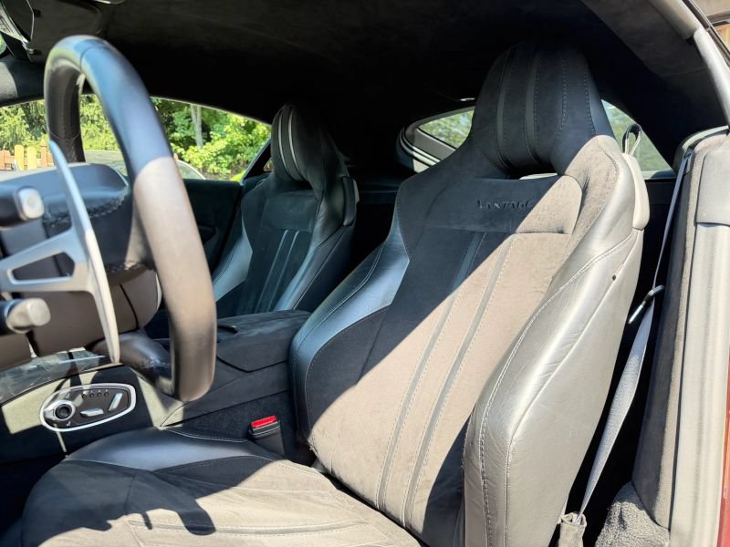 Used 2019 Aston Martin V8 Vantage Coupe RWD image 12