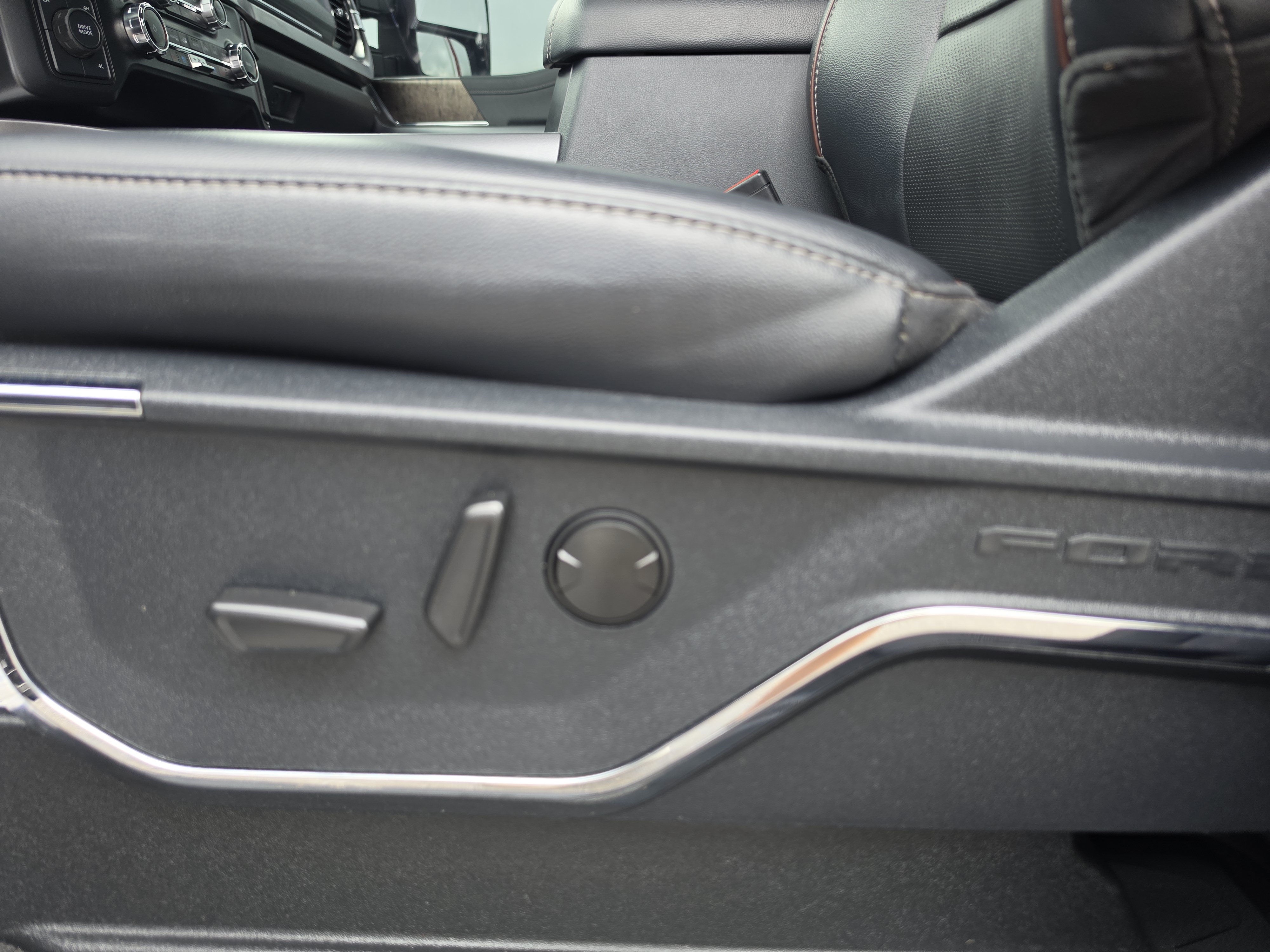 Used 2023 Ford F350 Lariat w/ Tremor Off-Road Package AWD/4WD image 10