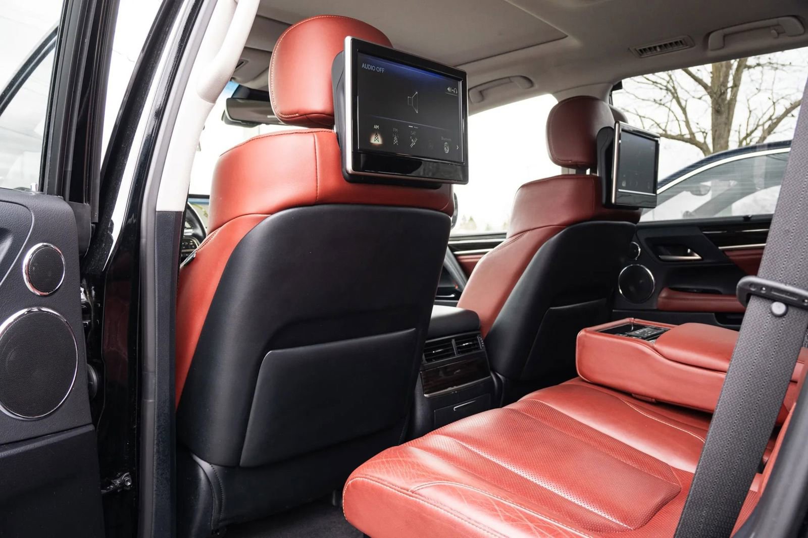 Used 2021 Lexus LX 570 4WD w/ Luxury Package image 39