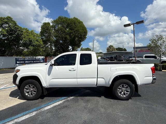 Used 2017 Toyota Tacoma SR5 w/ Tow Package image 8