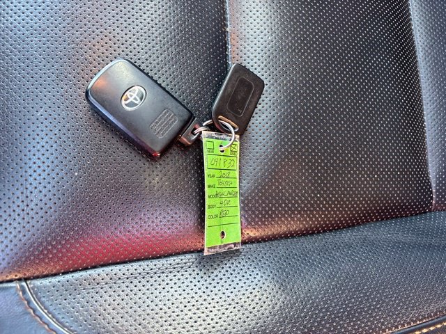 Used 2018 Toyota Highlander Limited AWD/4WD image 32