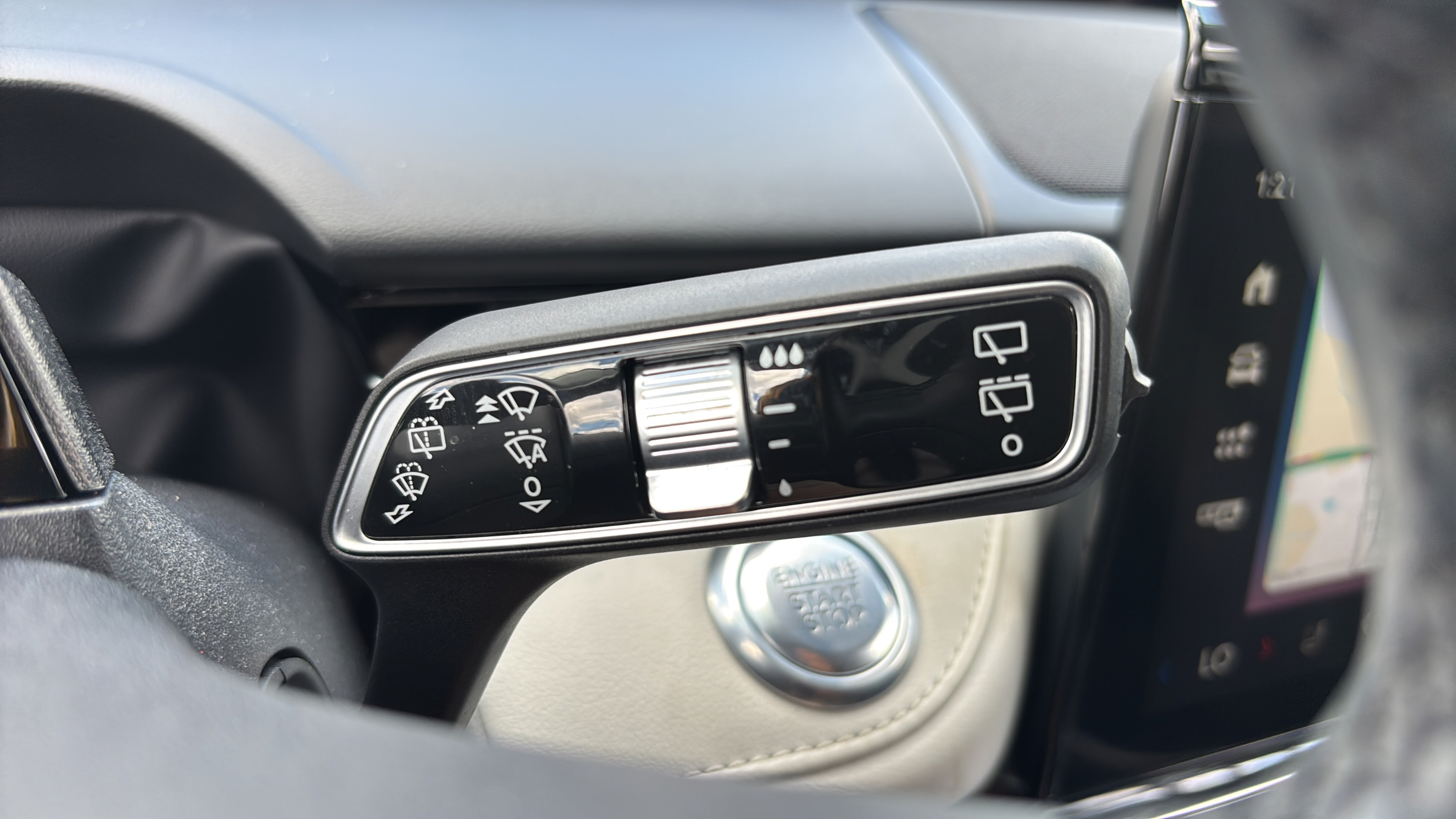 Used 2025 Lincoln Nautilus Premier AWD/4WD image 24