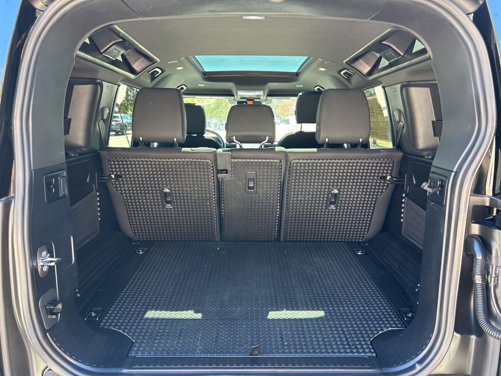 Used 2025 Land Rover Defender 110 S image 50