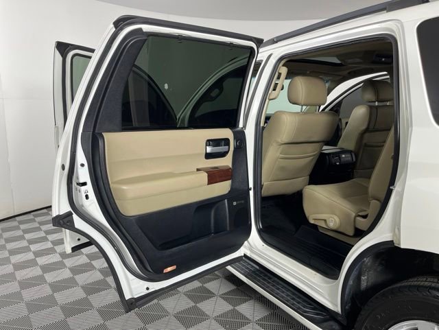 Used 2017 Toyota Sequoia Platinum RWD image 42