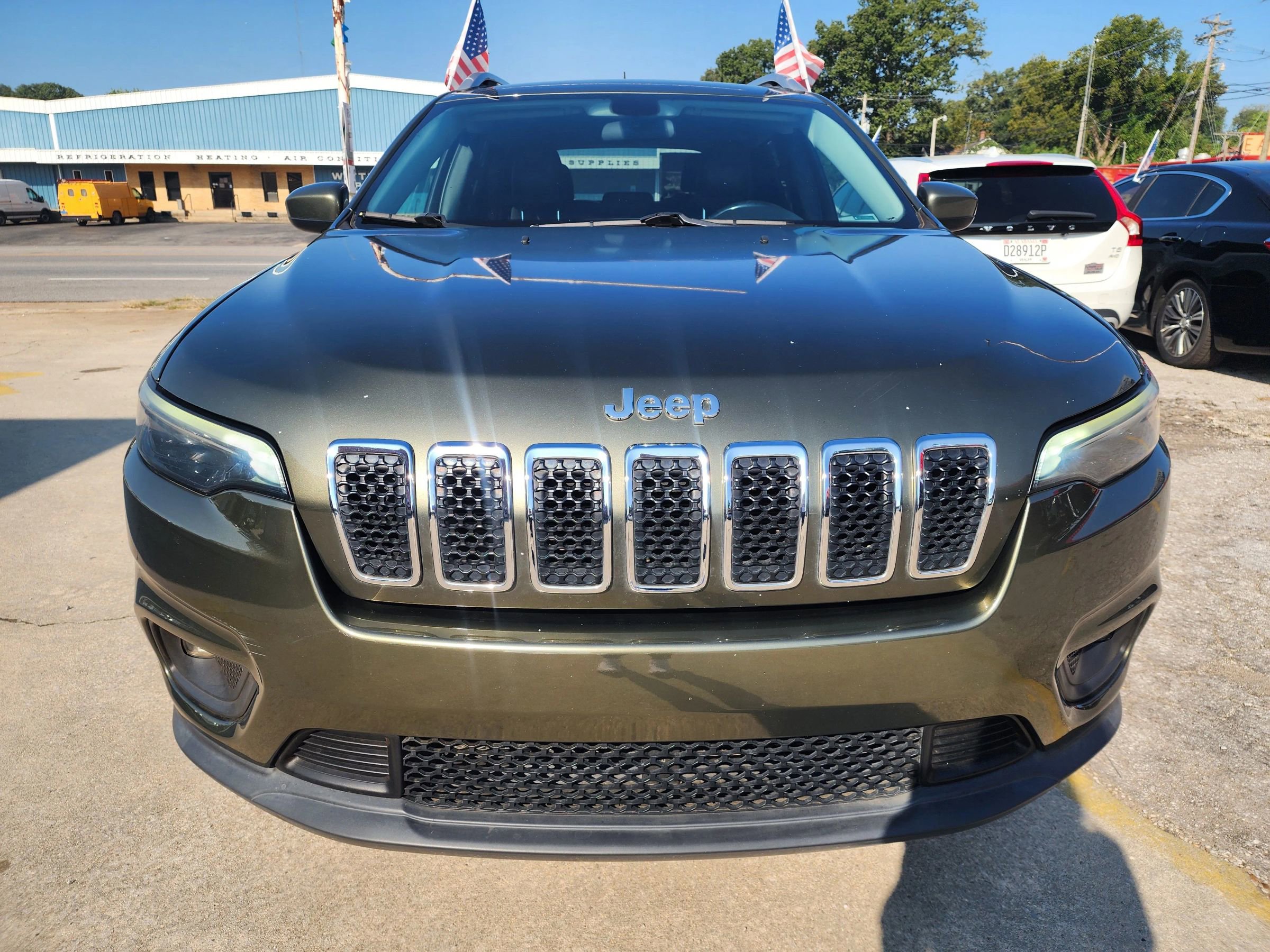 Used 2019 Jeep Cherokee Latitude Plus image 2