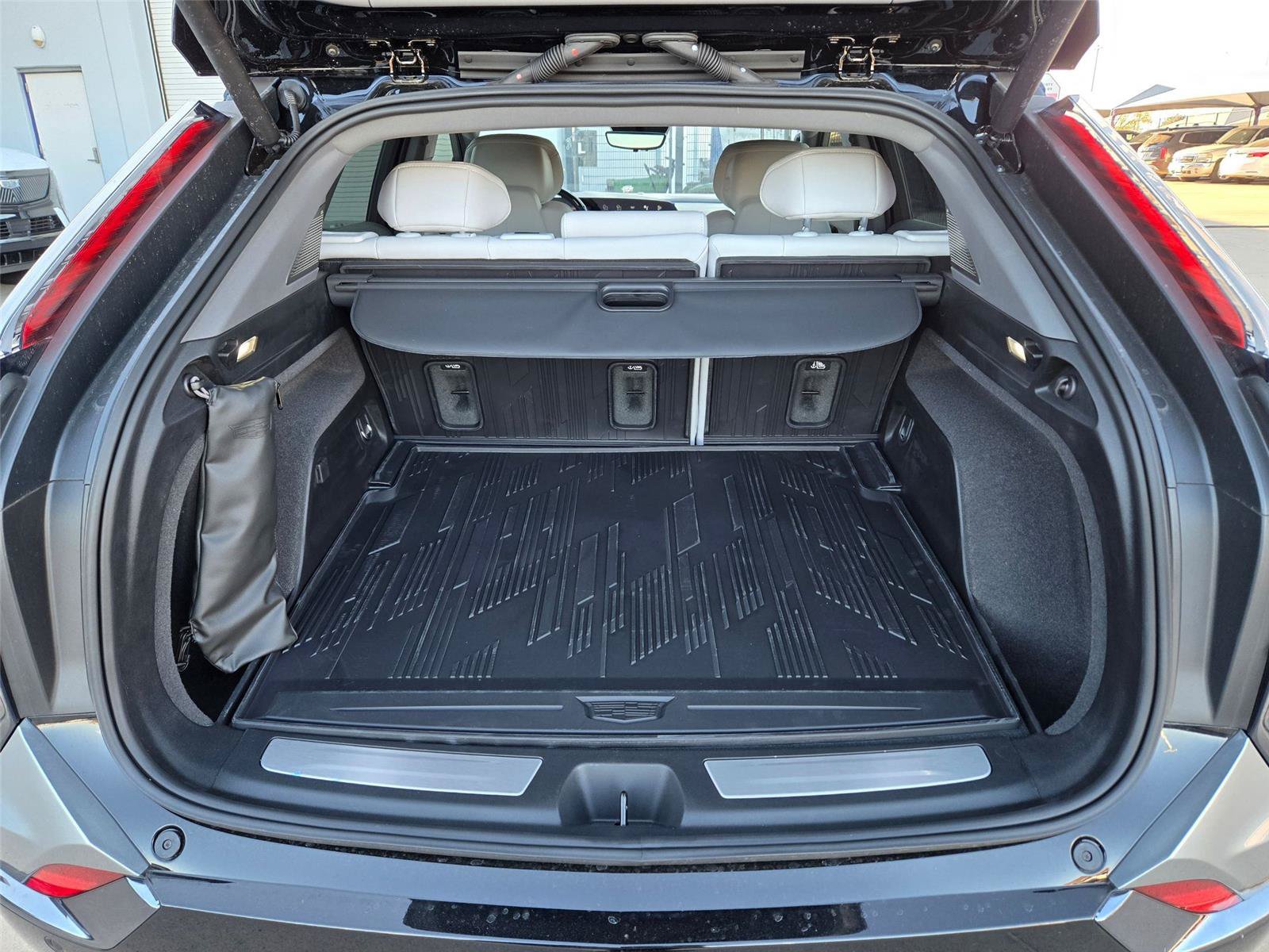 New 2026 Cadillac Optiq Sport 2 w/ LPO, Floor Liner Package AWD/4WD image 31