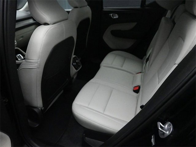 Used 2025 Volvo XC40 B5 Ultra image 22