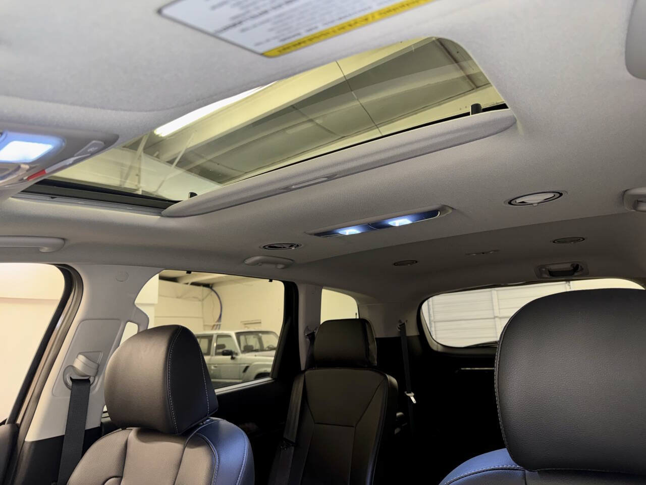 Used 2025 Kia Telluride EX w/ EX Captain's Chair Package FWD image 28