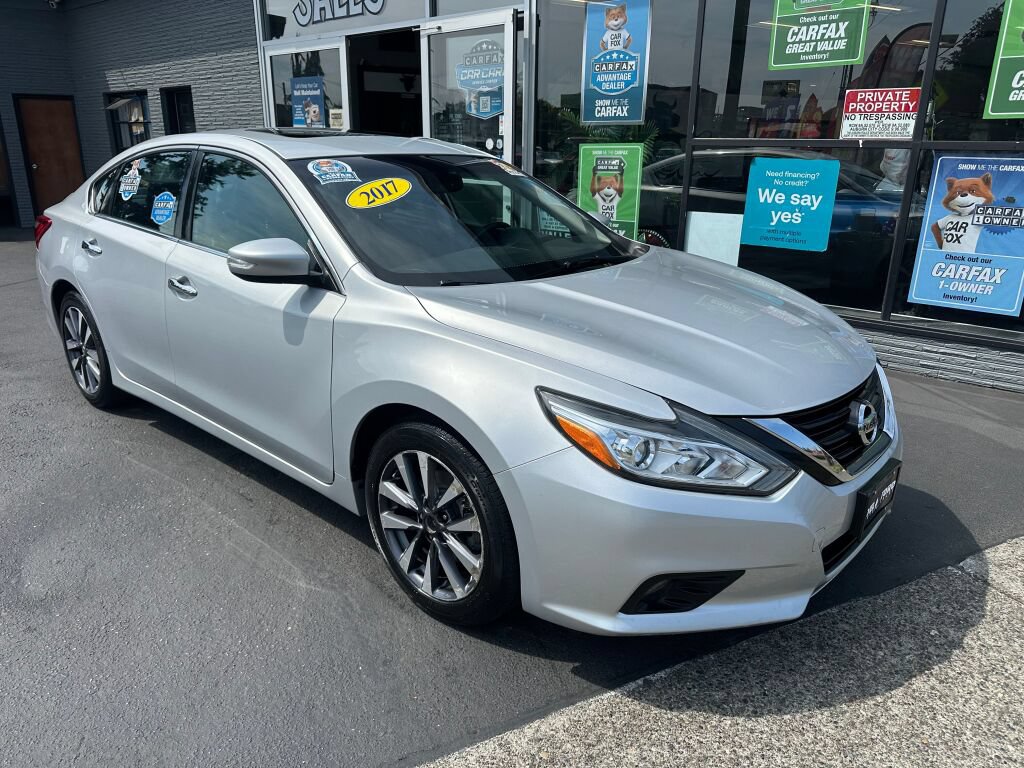 Used 2017 Nissan Altima 2.5 SL w/ Moonroof Package FWD image 4