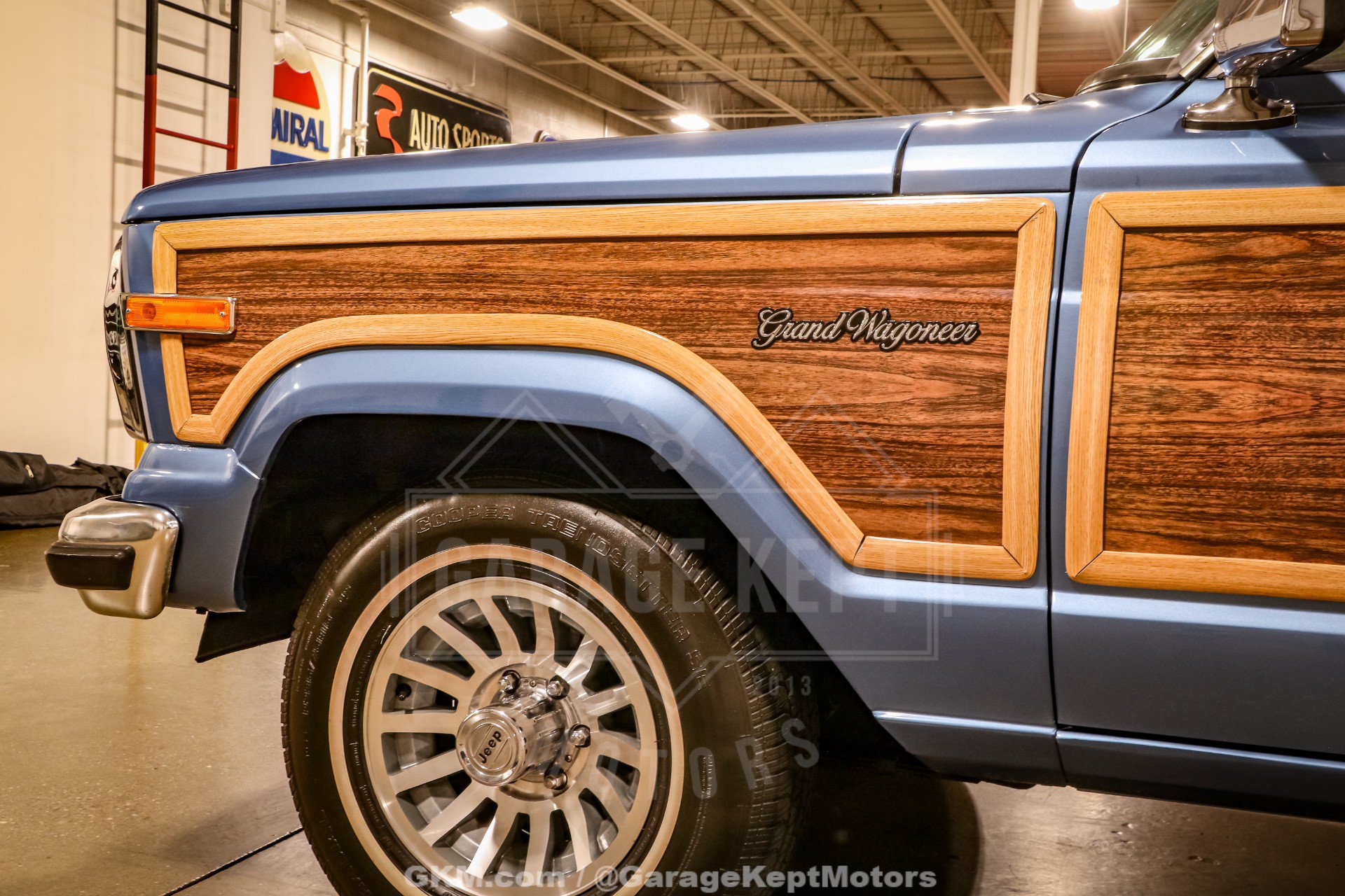 Used 1987 Jeep Grand Wagoneer AWD/4WD image 30