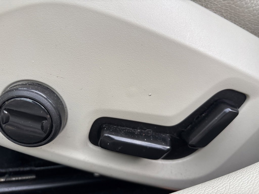 Used 2019 Volvo S60 T6 Momentum w/ Premium Package image 18