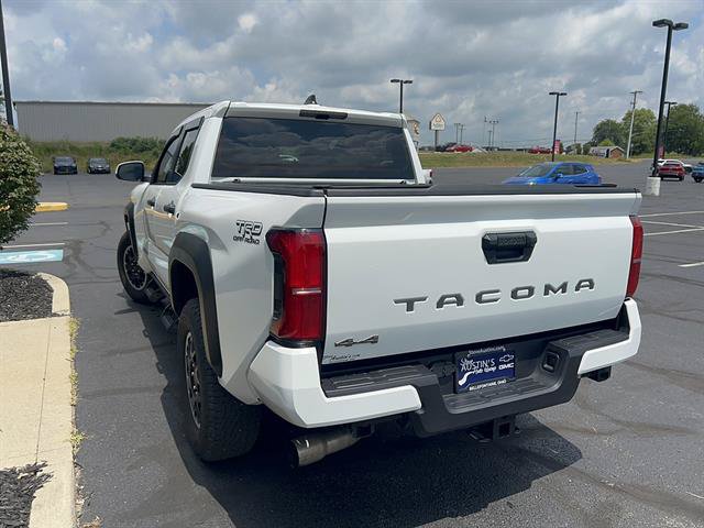 Used 2025 Toyota Tacoma TRD Off-Road AWD/4WD image 5