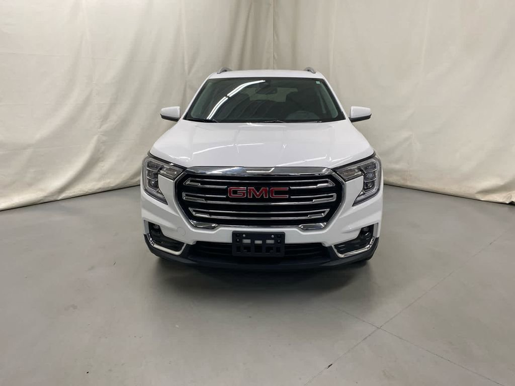Used 2024 GMC Terrain SLT image 3