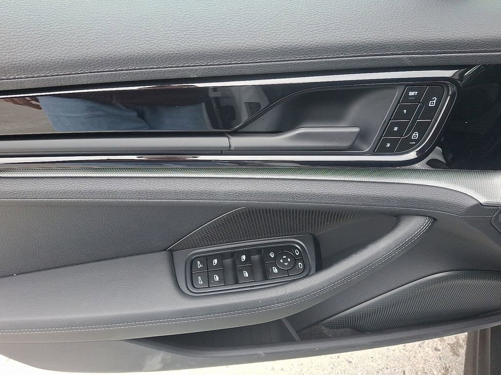 Used 2024 Porsche Panamera image 14