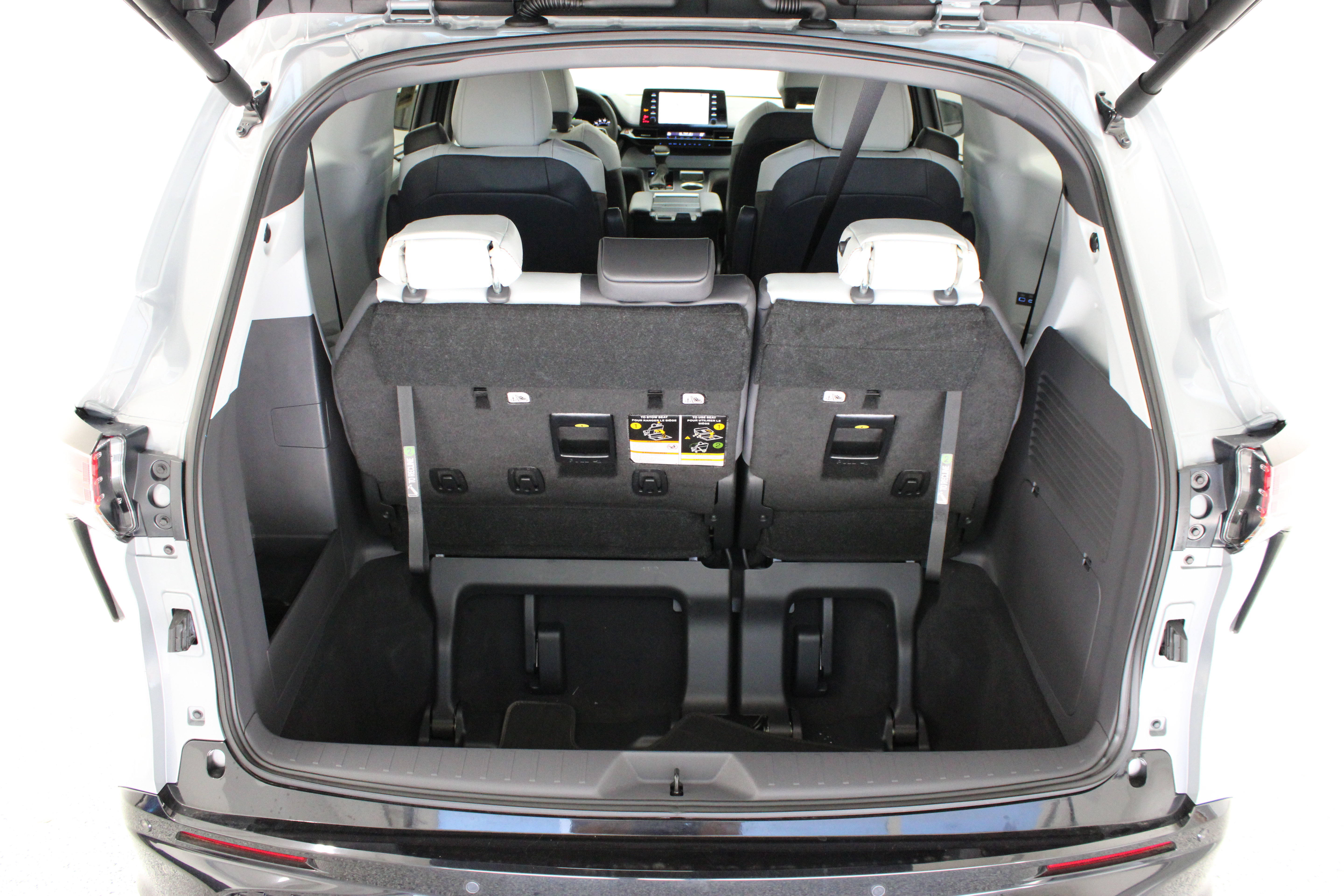 Used 2023 Toyota Sienna XSE w/ XSE Plus Package AWD/4WD image 35