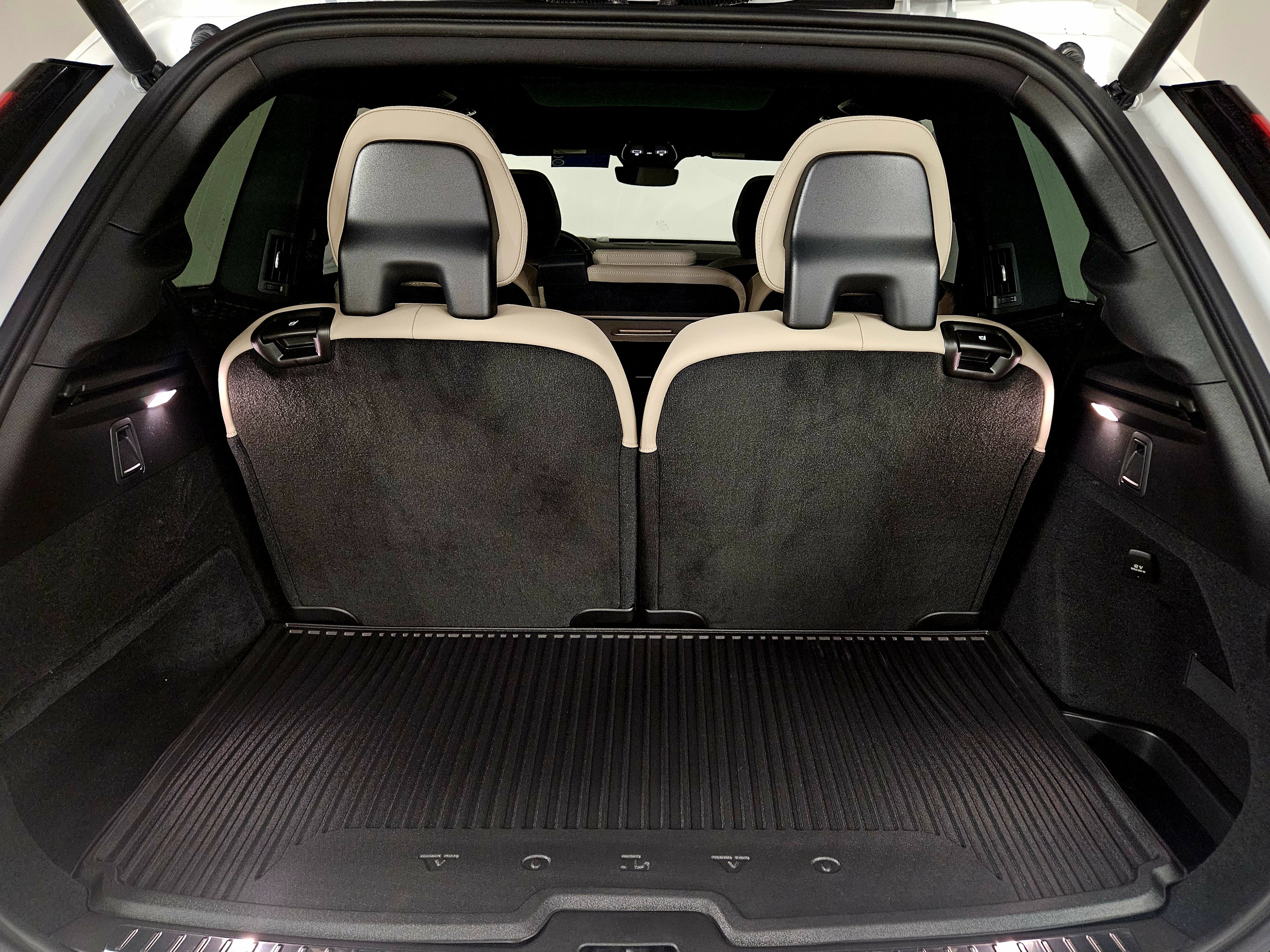 New 2026 Volvo XC90 B6 Plus w/ Protection Package AWD/4WD image 18
