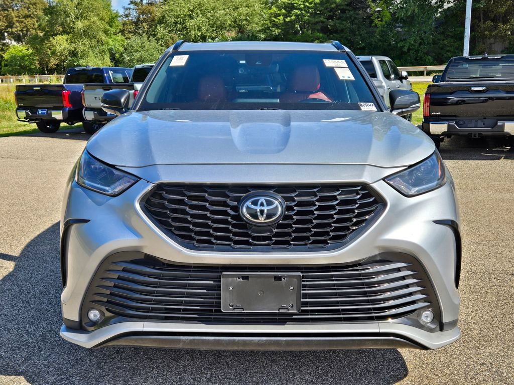 Used 2021 Toyota Highlander XSE AWD/4WD image 9