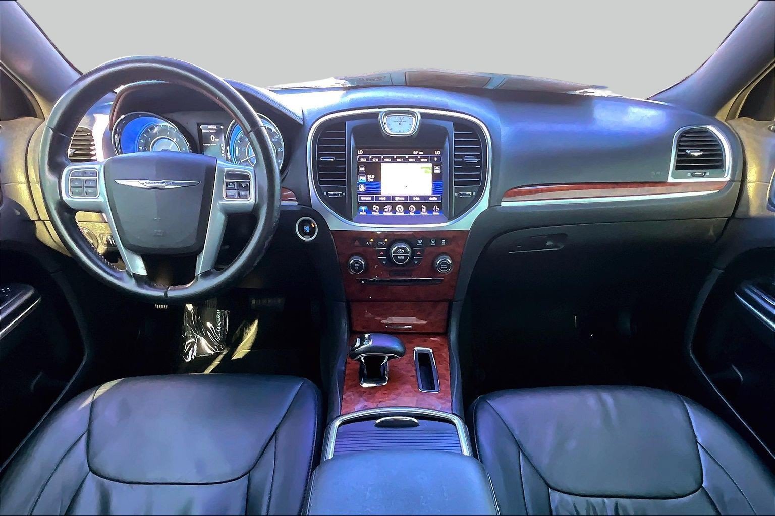 Used 2014 Chrysler 300 w/ Driver Convenience Group RWD image 13