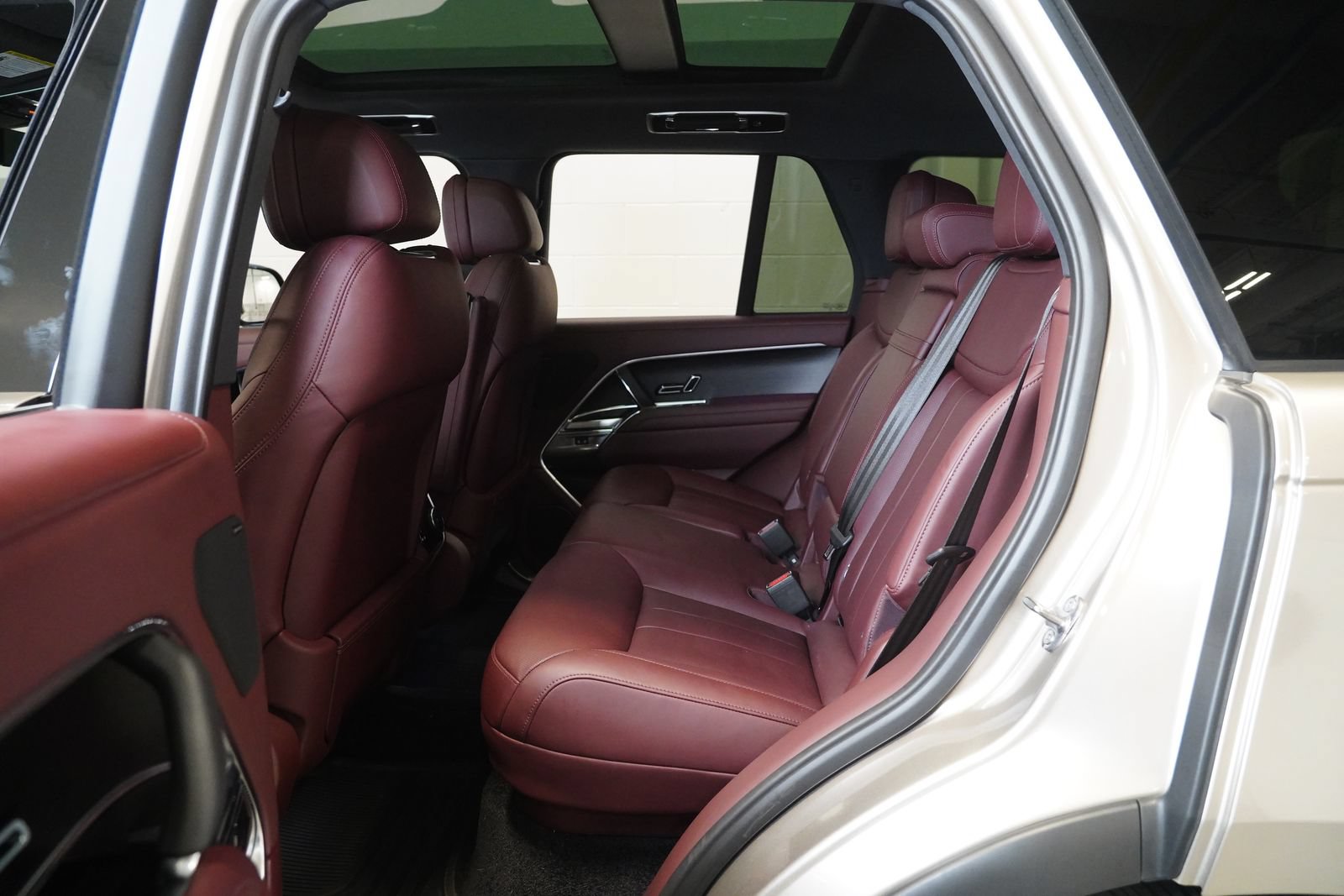 Used 2024 Land Rover Range Rover SE AWD/4WD image 13